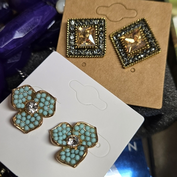 Earrings Bundle Of 2 - Picture 17 of 17